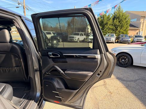 Used 2016 Porsche Cayenne GTS image 30