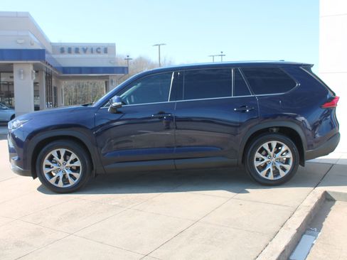 Used 2024 Toyota Grand Highlander AWD image 7