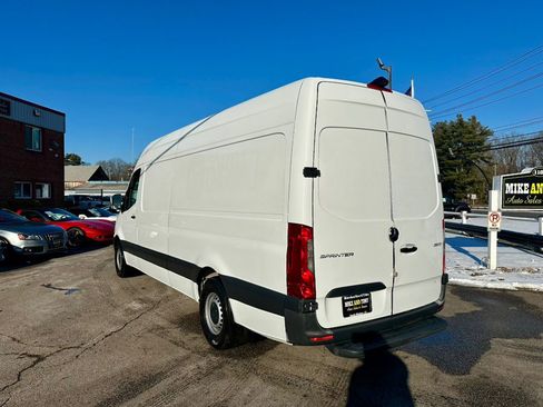 Used 2022 Mercedes-Benz Sprinter 2500 image 8
