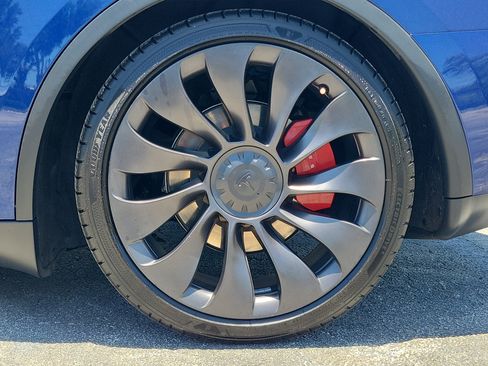 Used 2023 Tesla Model Y Long Range AWD/4WD image 9