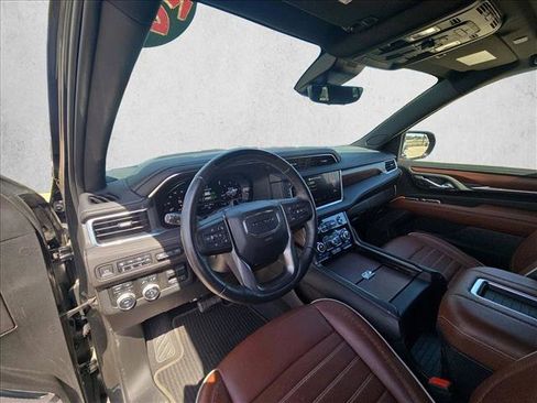 Used 2023 GMC Yukon Denali Ultimate image 9