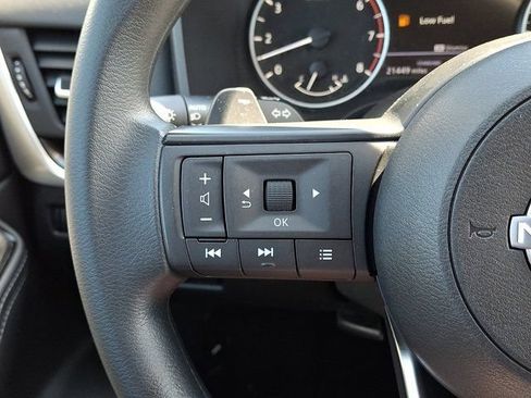 Used 2024 Nissan Rogue SV FWD image 25