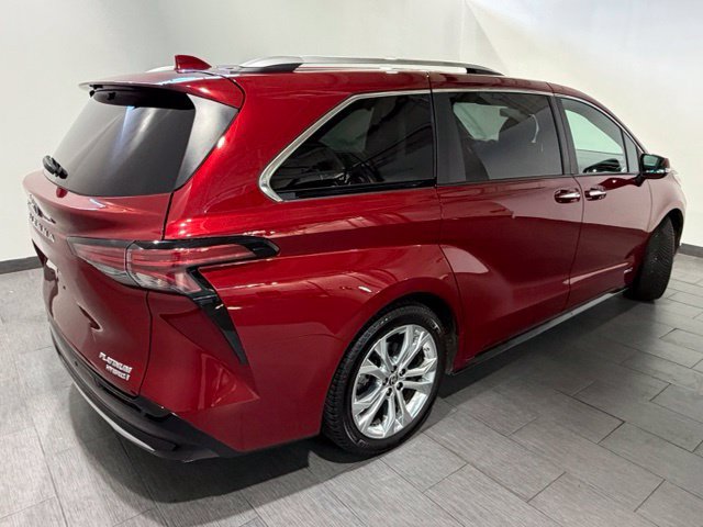 Used 2021 Toyota Sienna Platinum FWD image 5