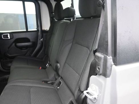 Used 2022 Jeep Gladiator Sport AWD/4WD image 11