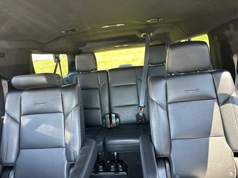 Used 2024 Cadillac Escalade ESV Luxury AWD/4WD image 13