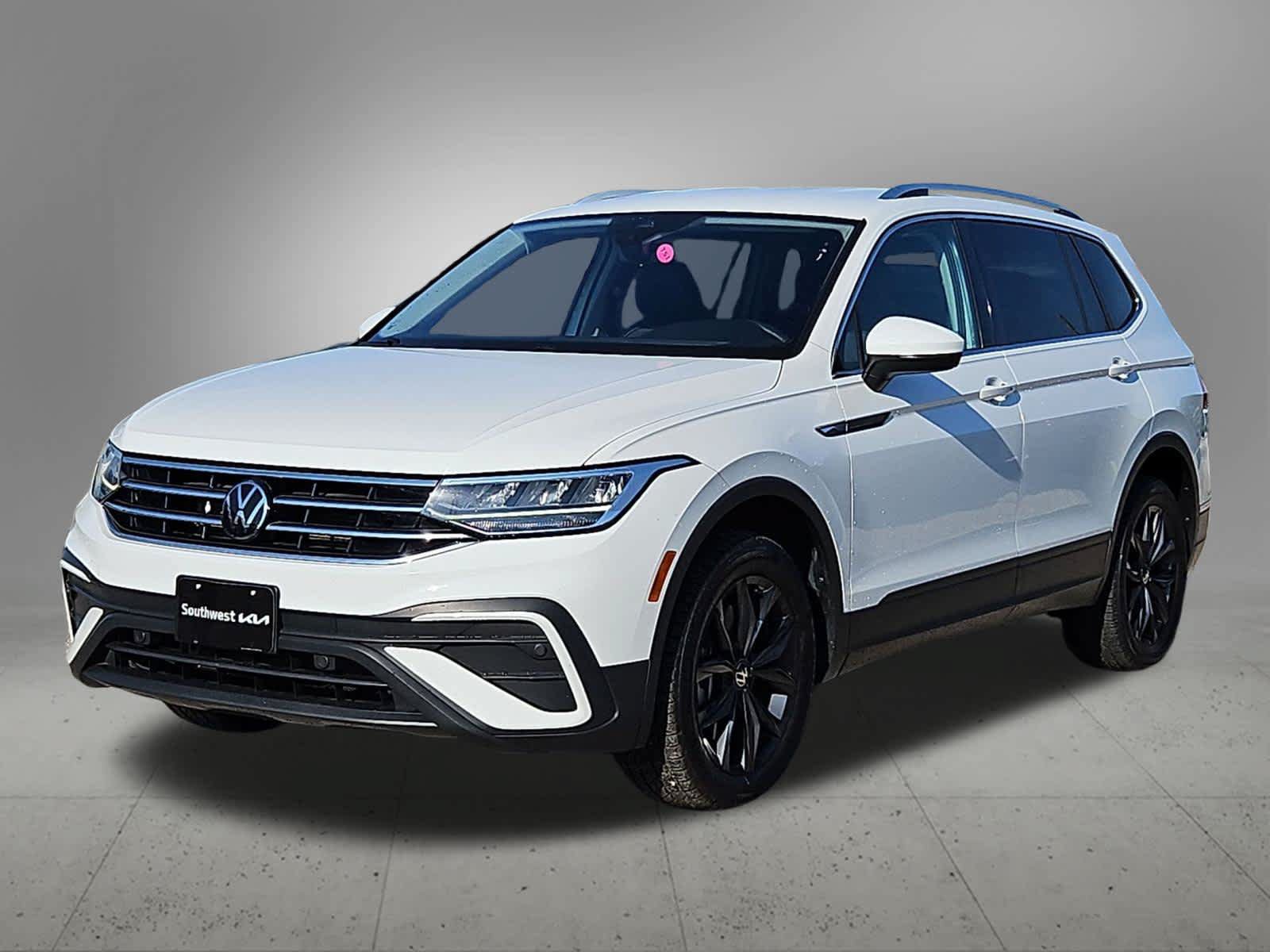 Used 2024 Volkswagen Tiguan SE AWD/4WD image 10