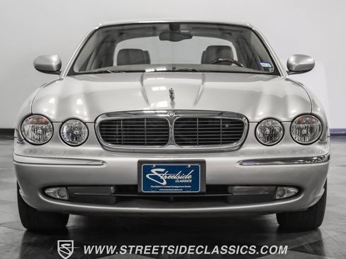 Used 2004 Jaguar XJ8 image 17