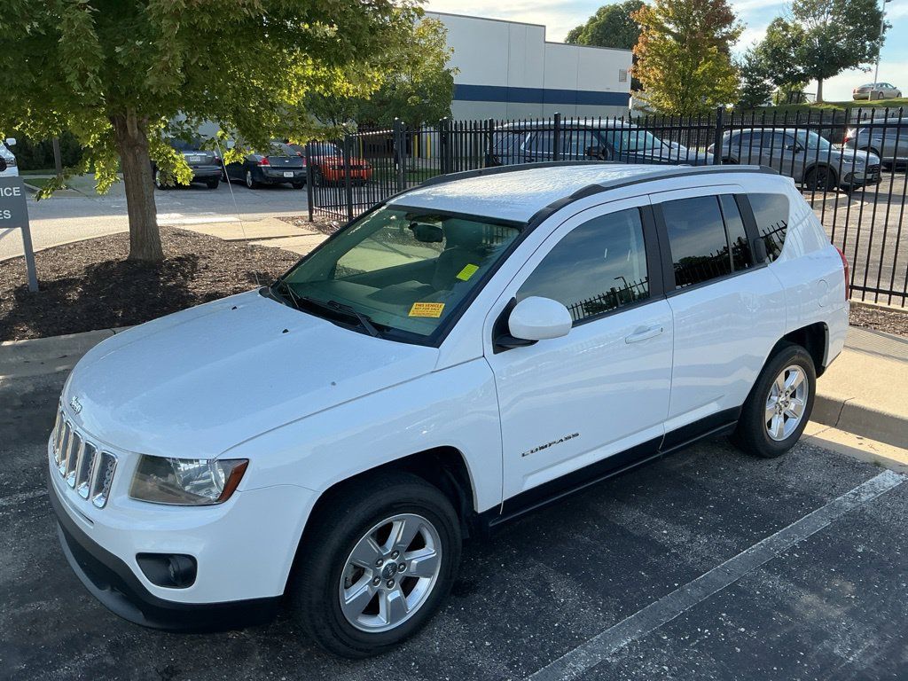 Used 2016 Jeep Compass Latitude FWD image 3