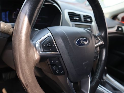 Used 2014 Ford Fusion SE w/ Equipment Group 202A FWD image 19