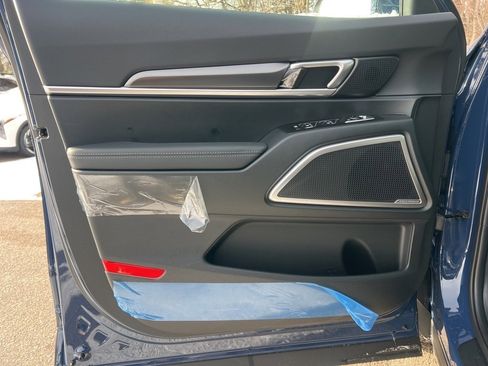 New 2025 Kia Telluride S image 8