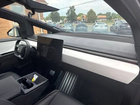Used 2024 Tesla Cybertruck AWD Crew Cab image 27