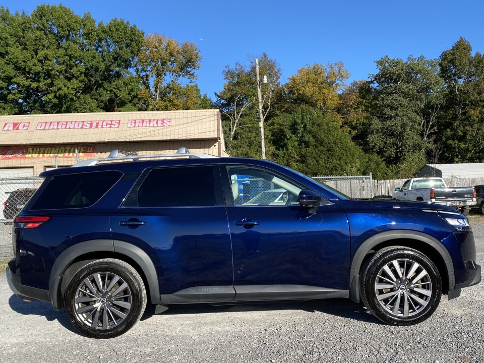 Used 2022 Nissan Pathfinder SL w/ SL Premium Package AWD/4WD image 4