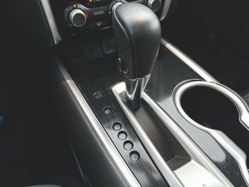 Used 2019 Nissan Pathfinder SV AWD/4WD image 15