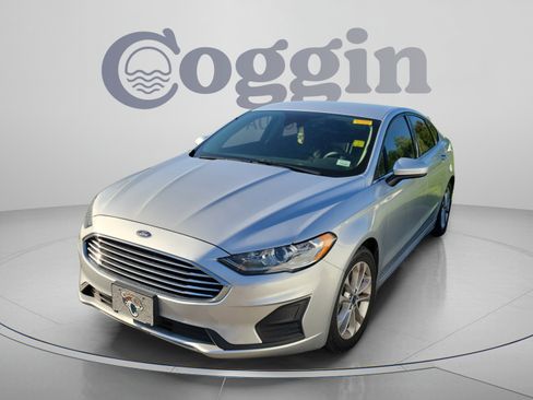 Used 2019 Ford Fusion SE FWD image 1