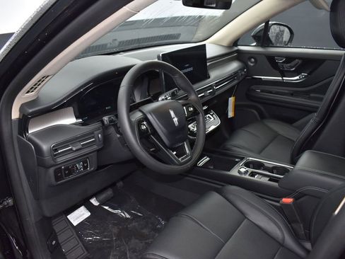 New 2025 Lincoln Corsair Reserve w/ Equipment Group 202A image 8