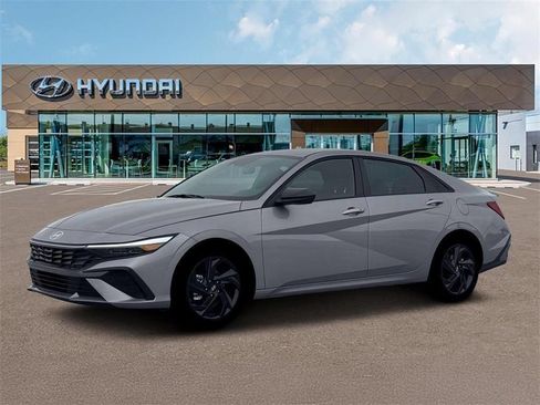 Used 2026 Hyundai Elantra Sport FWD image 2