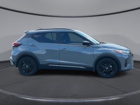 Used 2021 Nissan Kicks SR FWD image 9