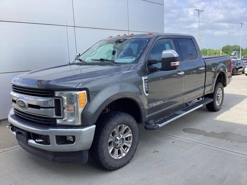 Used 2017 Ford F250 XLT w/ XLT Premium Package AWD/4WD image 1