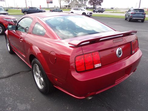Used 2005 Ford Mustang GT RWD image 3