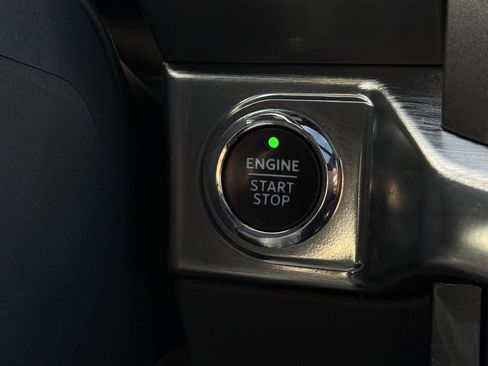 Used 2023 Ford F150 Lariat w/ Equipment Group 502A High image 18