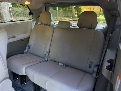 Used 2015 Toyota Sienna XLE w/ XLE Navigation Package FWD image 23