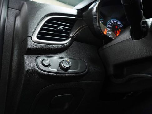 Used 2018 Chevrolet Trax LT w/ LT Convenience Package image 21