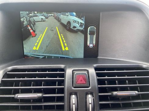 Used 2016 Volvo XC60 T5 Premier w/ Proximity Package image 11