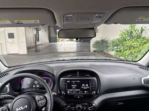 Used 2025 Kia Soul LX w/ LX Technology Package FWD image 33