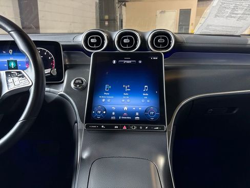 Used 2024 Mercedes-Benz GLC 300 4MATIC image 40