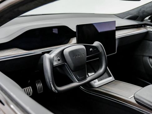 Used 2021 Tesla Model S Plaid image 15