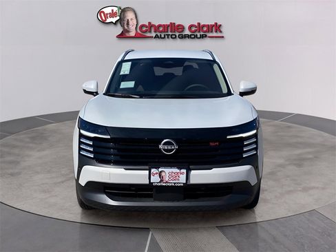 New 2026 Nissan Kicks SR image 9