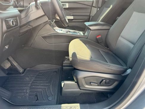 Used 2023 Ford Explorer XLT AWD/4WD image 18