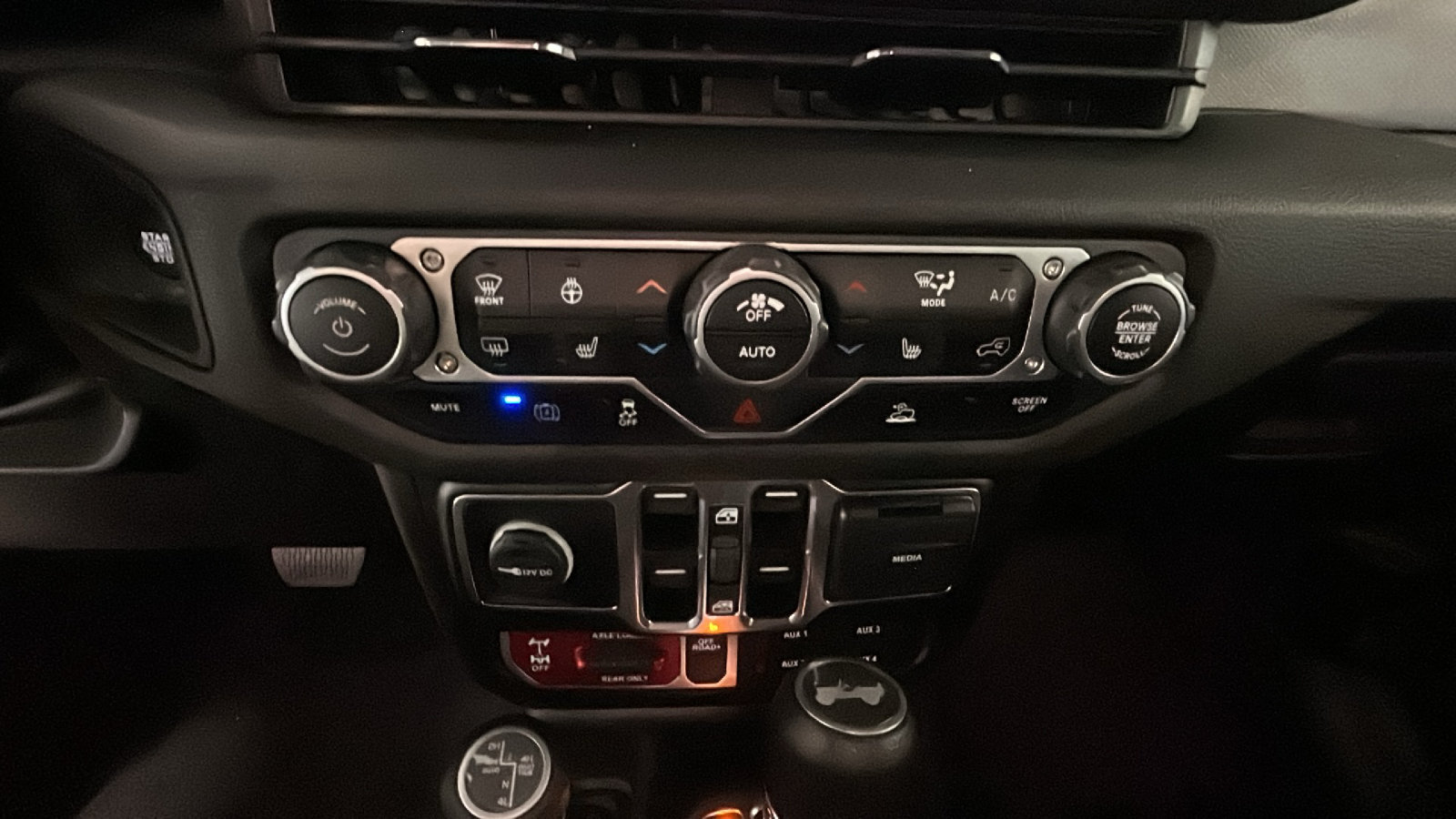 Used 2024 Jeep Wrangler Unlimited AWD/4WD image 26