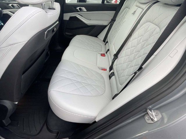 Used 2024 BMW X5 xDrive40i w/ Parking Assistance Package AWD/4WD image 11