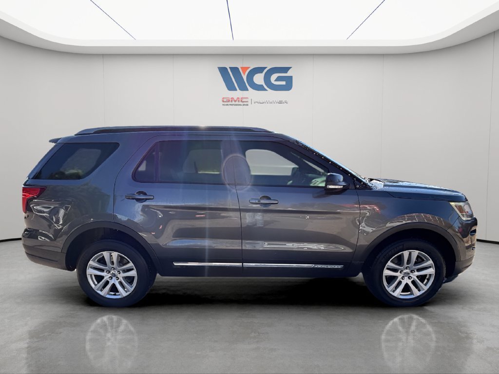 Used 2018 Ford Explorer XLT w/ Equipment Group 202A AWD/4WD image 2