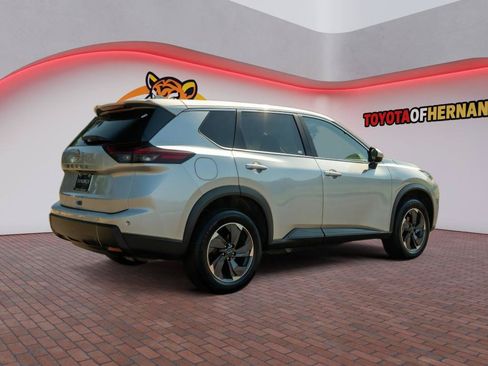 Used 2025 Nissan Rogue SV FWD image 5