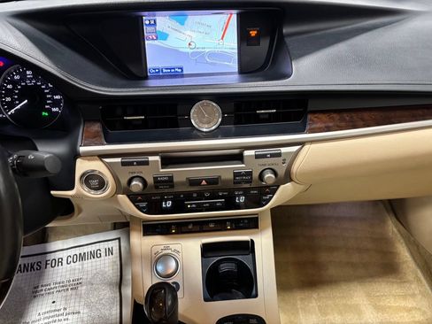 Used 2014 Lexus ES 350 w/ Luxury Package FWD image 25