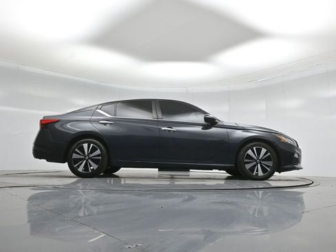 Used 2022 Nissan Altima 2.5 SV image 46