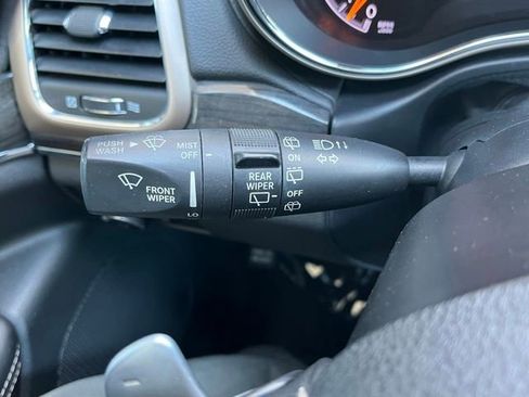 Used 2017 Jeep Grand Cherokee Overland image 43