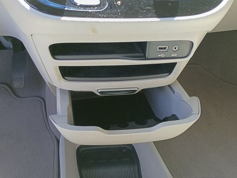 Used 2020 Chrysler Pacifica Touring-L w/ Tire & Wheel Group FWD image 22