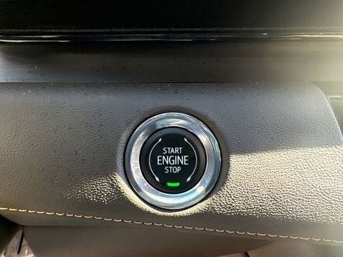 Used 2023 Cadillac Escalade ESV Premium Luxury w/ Performance Package AWD/4WD image 35