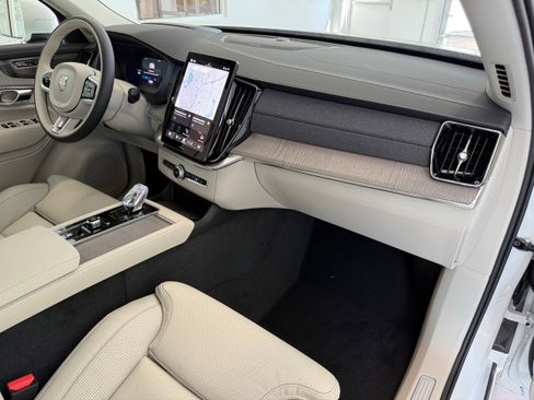 Used 2026 Volvo XC90 B6 Ultra w/ Protection Package image 32