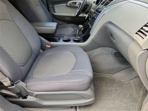 Used 2012 Chevrolet Traverse LT image 24