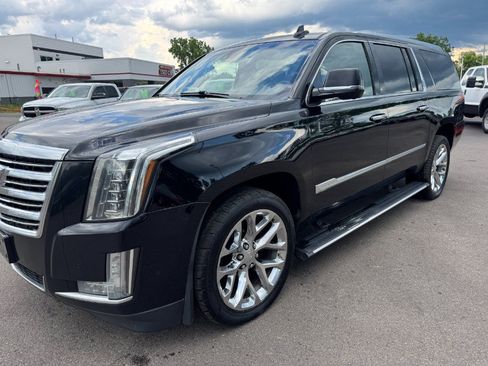 Used 2017 Cadillac Escalade ESV Platinum AWD/4WD image 9