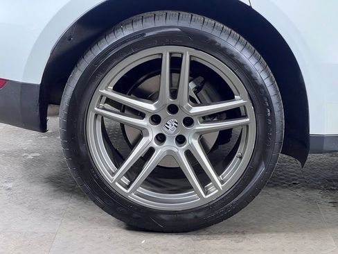 Certified 2020 Porsche Macan S AWD/4WD image 13