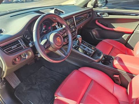 Used 2024 Porsche Macan image 2