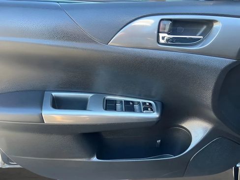 Used 2011 Subaru Impreza 2.5i AWD/4WD image 8