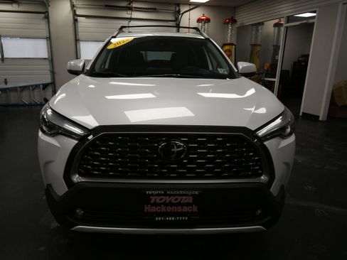 Certified 2022 Toyota Corolla Cross XLE image 2