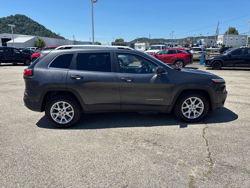Used 2016 Jeep Cherokee Latitude w/ Comfort/Convenience Group AWD/4WD image 6