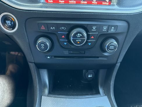 Used 2014 Dodge Charger SXT image 9